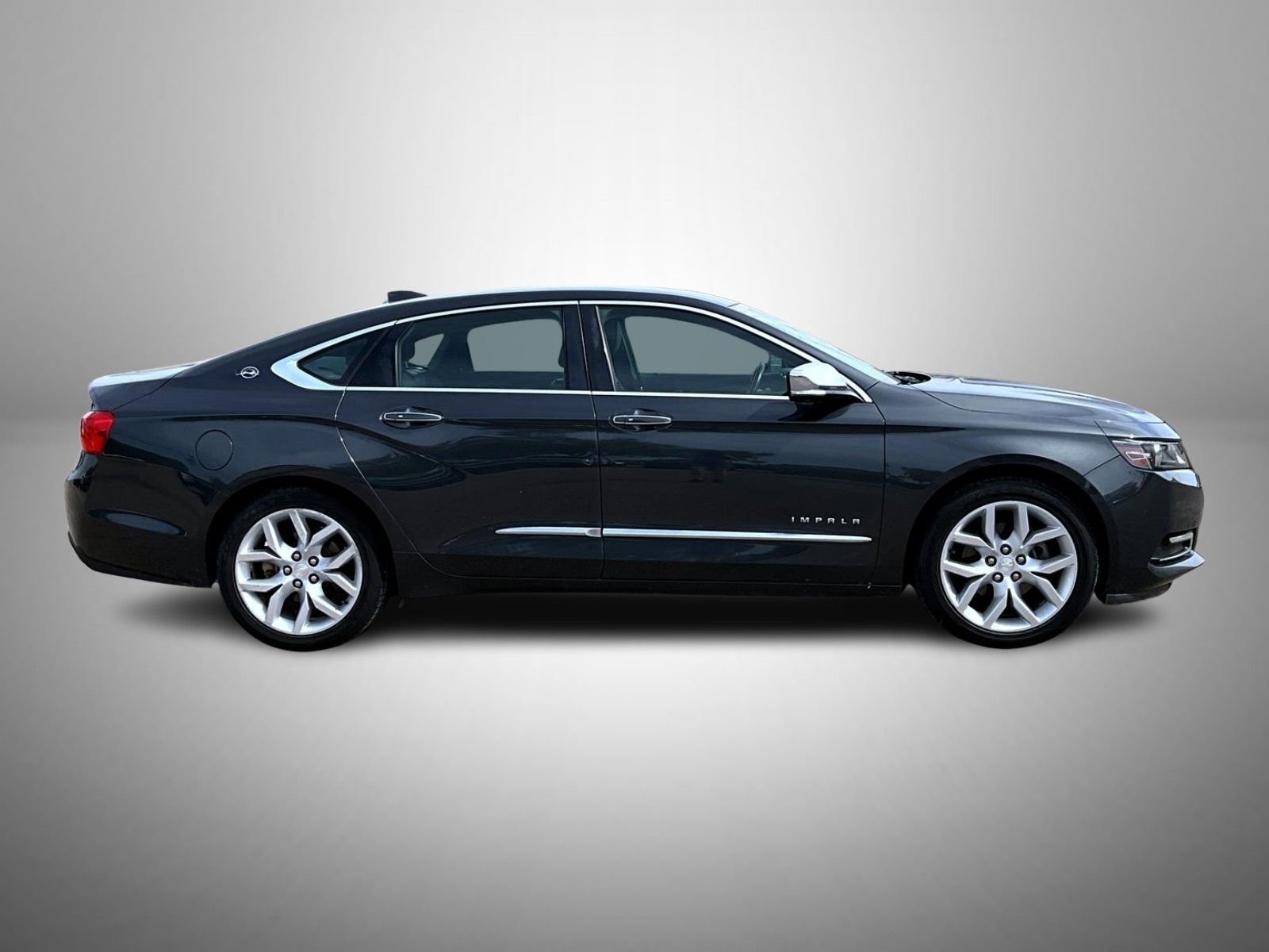 Used 2015 Chevrolet Impala LTZ FWD image 4