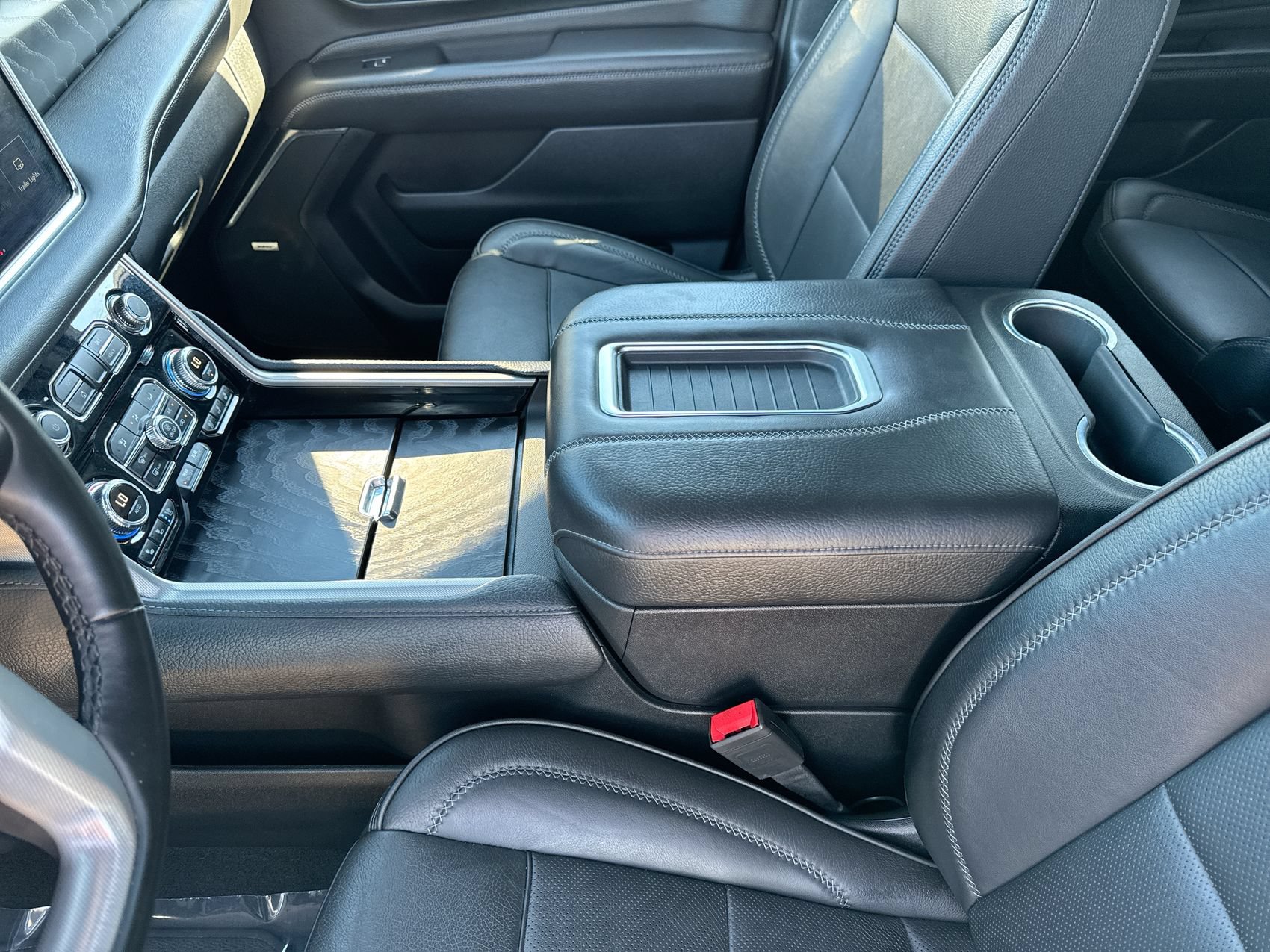 Used 2024 GMC Yukon Denali AWD/4WD image 21