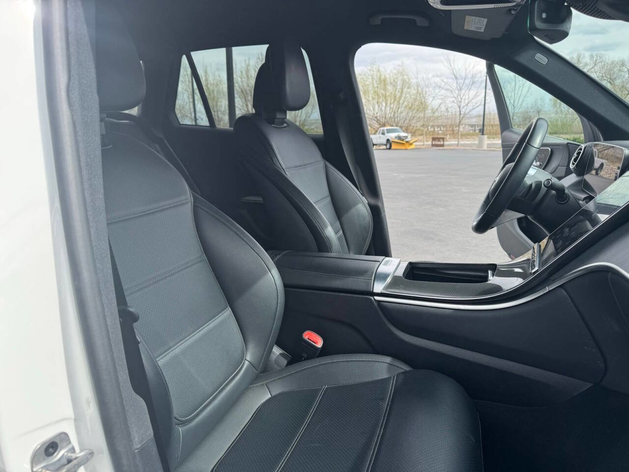 Used 2024 Mercedes-Benz GLC 300 4MATIC image 16