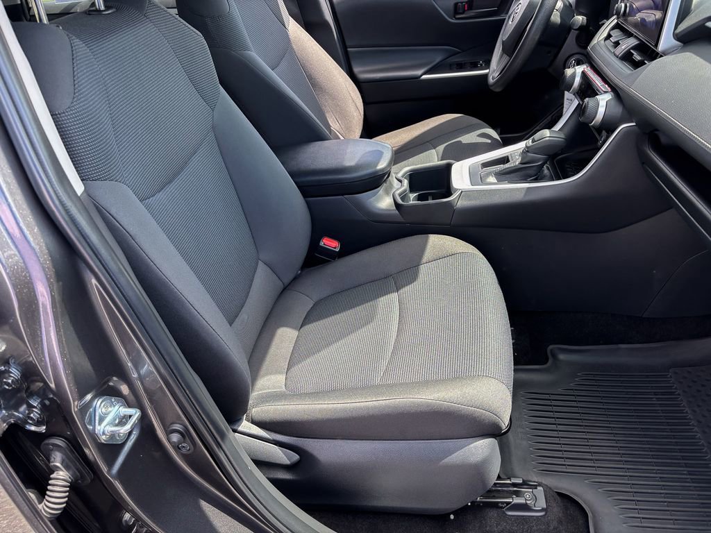 Certified 2025 Toyota RAV4 LE FWD image 33