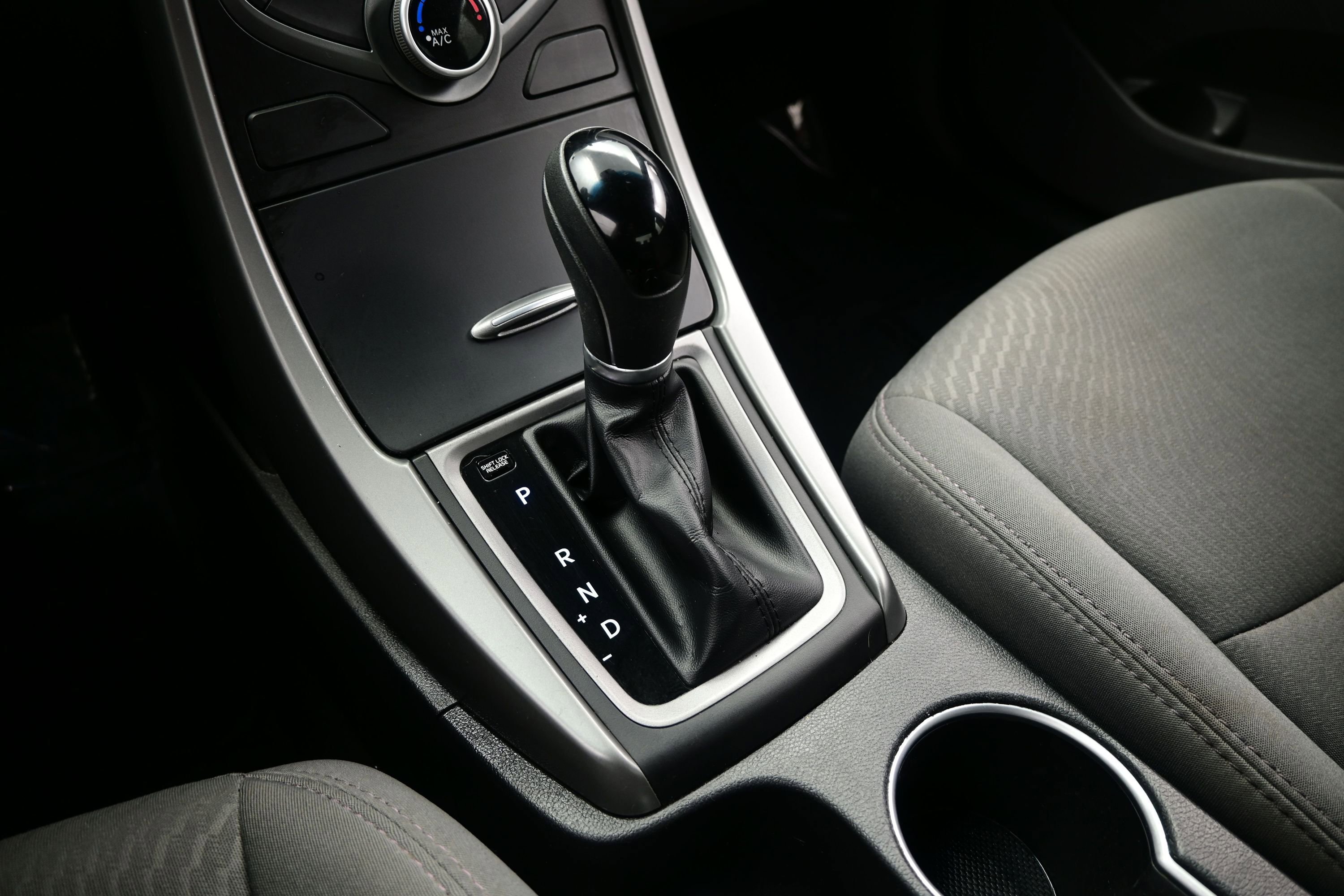 Used 2015 Hyundai Elantra SE FWD image 18