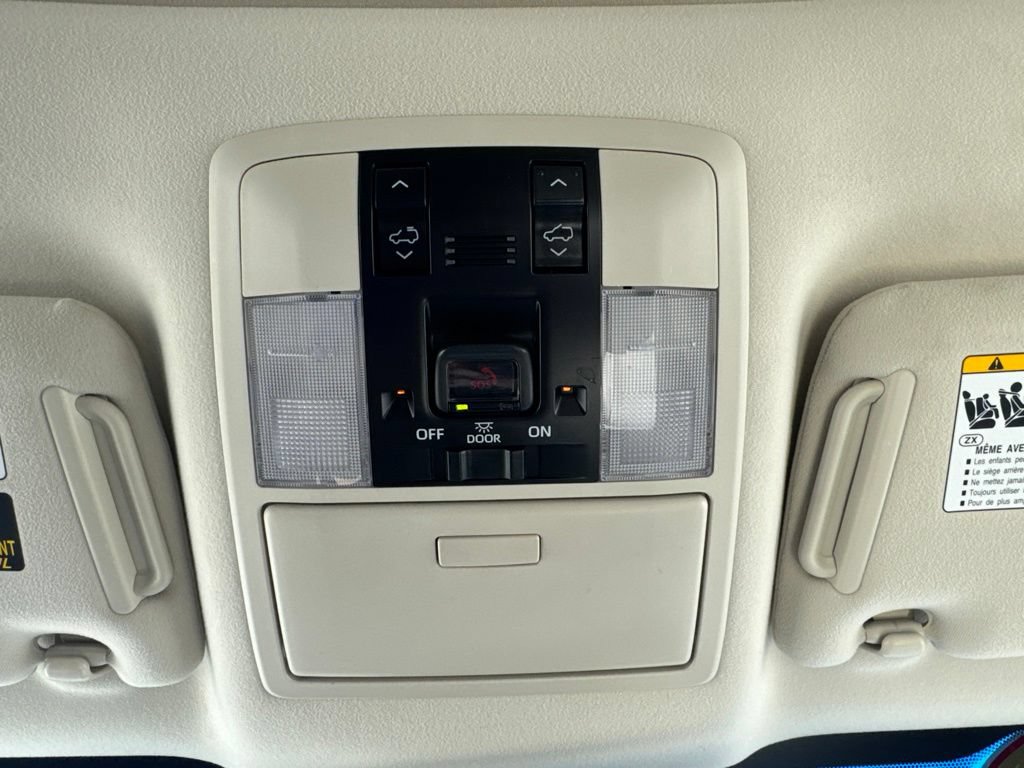 Used 2022 Lexus GX 460 Luxury w/ Sport Design Package AWD/4WD image 23