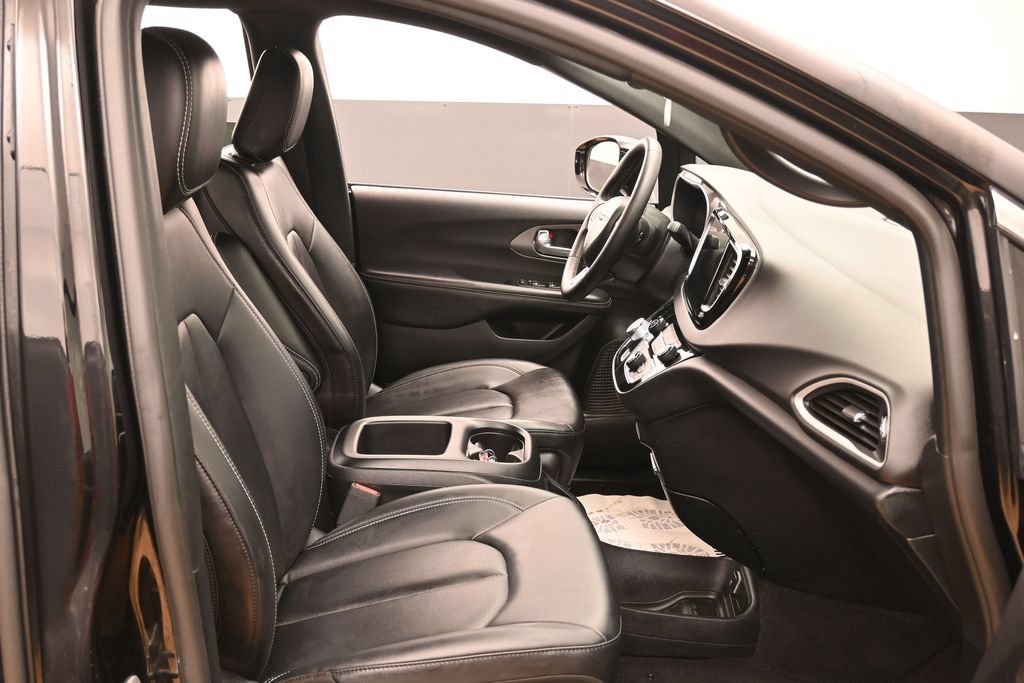 Used 2025 Chrysler Pacifica Select FWD image 31