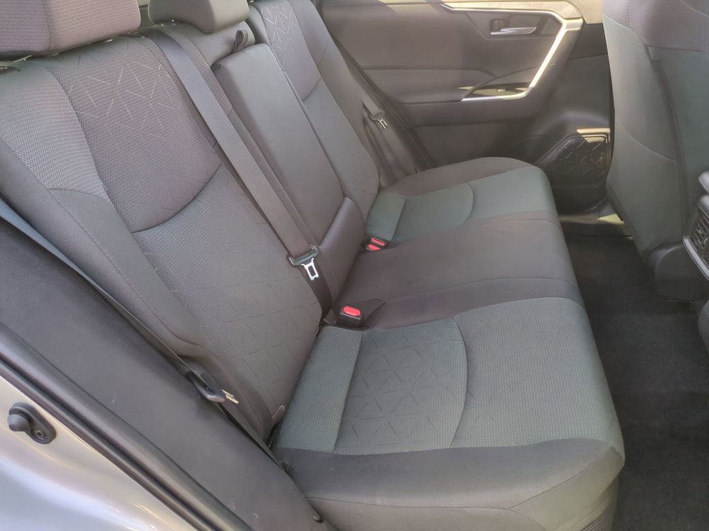 Used 2025 Toyota RAV4 XLE AWD/4WD image 30