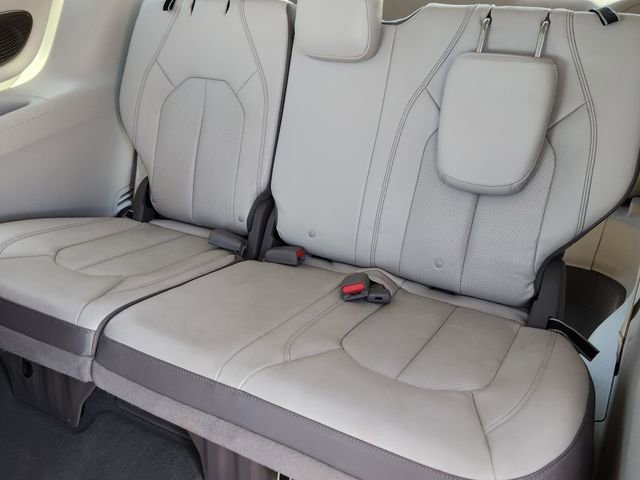 Used 2018 Chrysler Pacifica Touring-L Plus w/ Advanced Safetytec Group FWD image 27