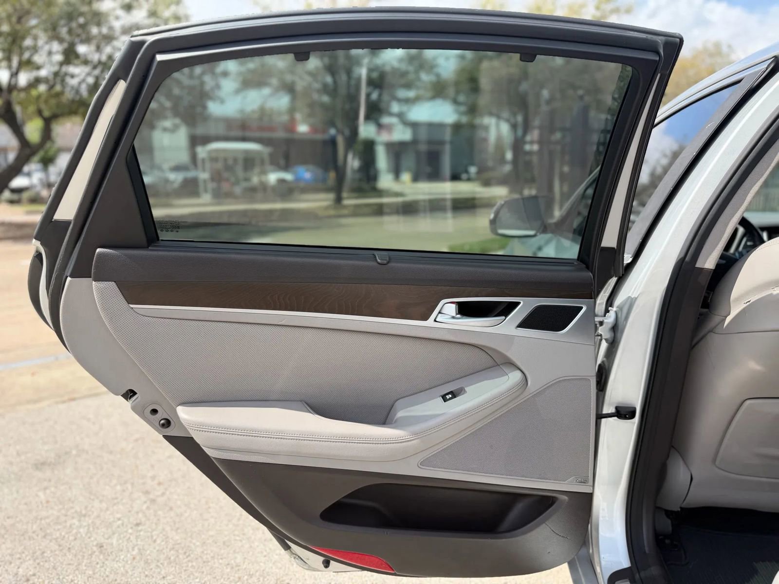 Used 2015 Hyundai Genesis 5.0 image 18