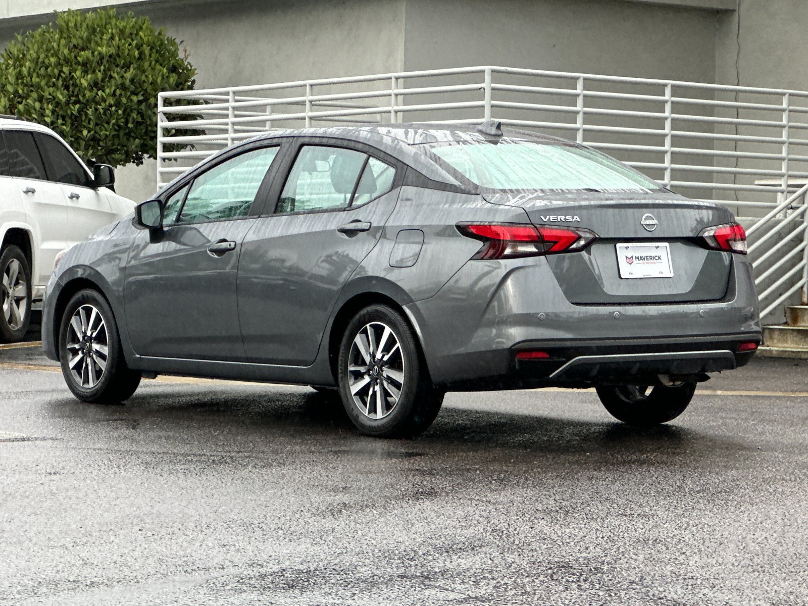 Used 2025 Nissan Versa SV FWD image 3