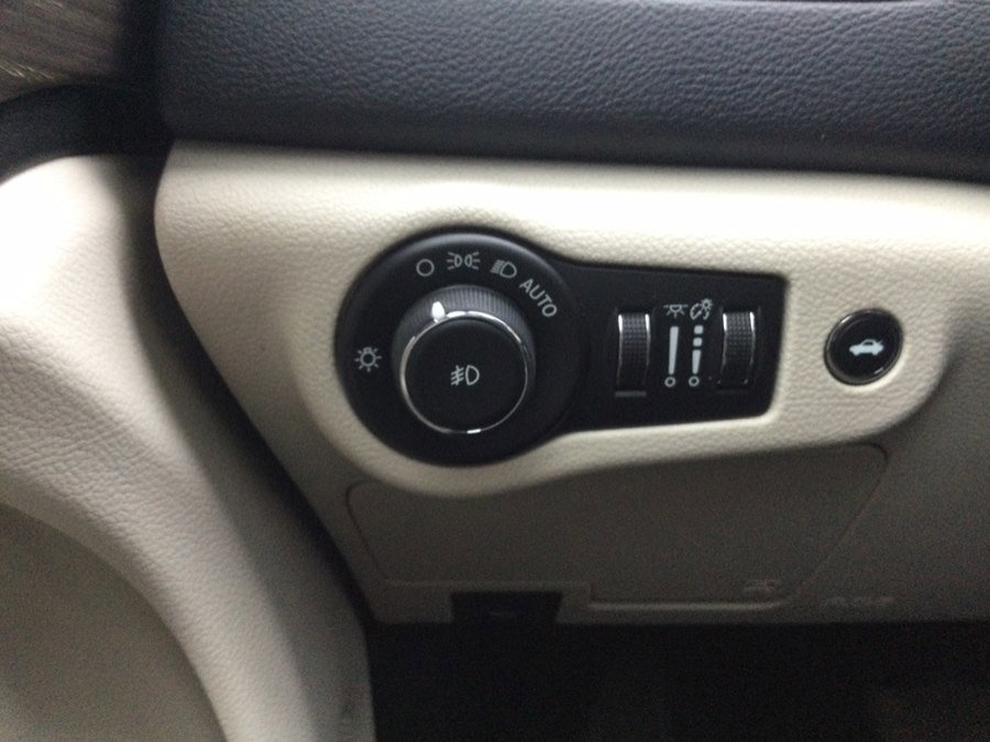 Used 2015 Chrysler 200 C w/ Navigation & Sound Group I image 29