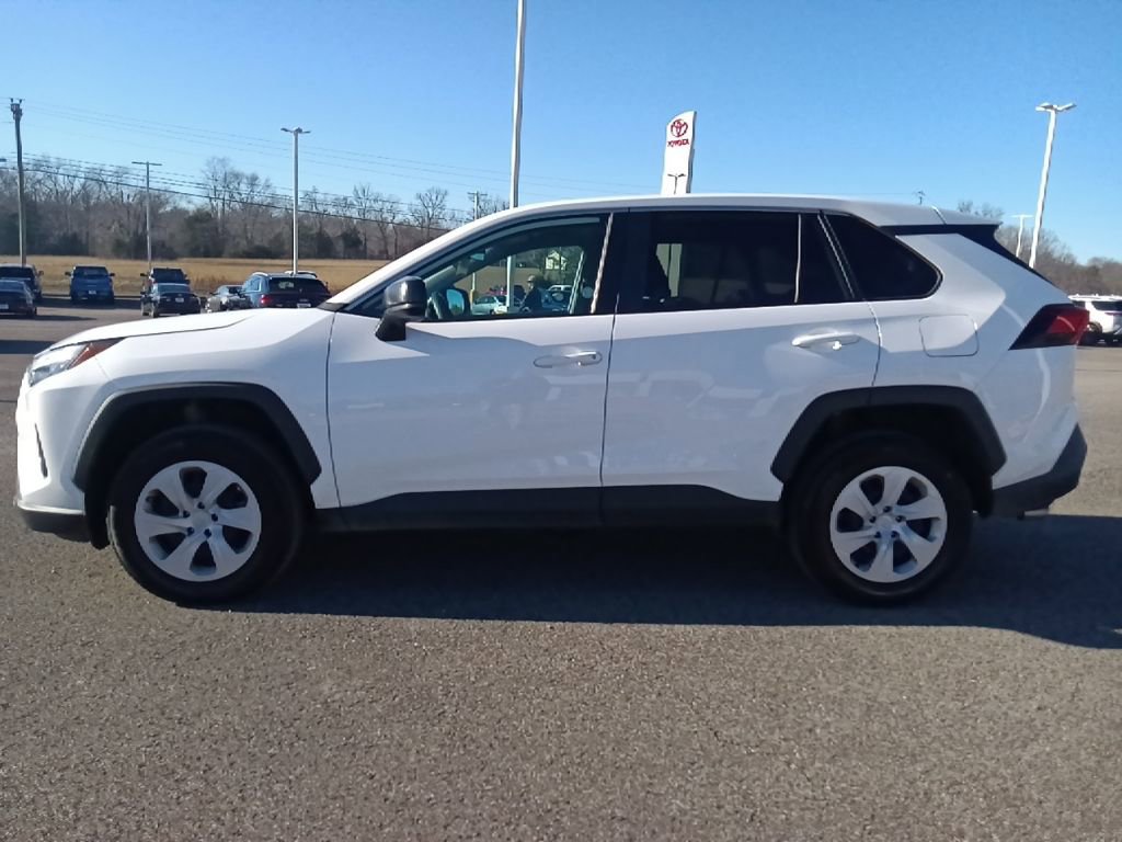 Used 2024 Toyota RAV4 LE image 6