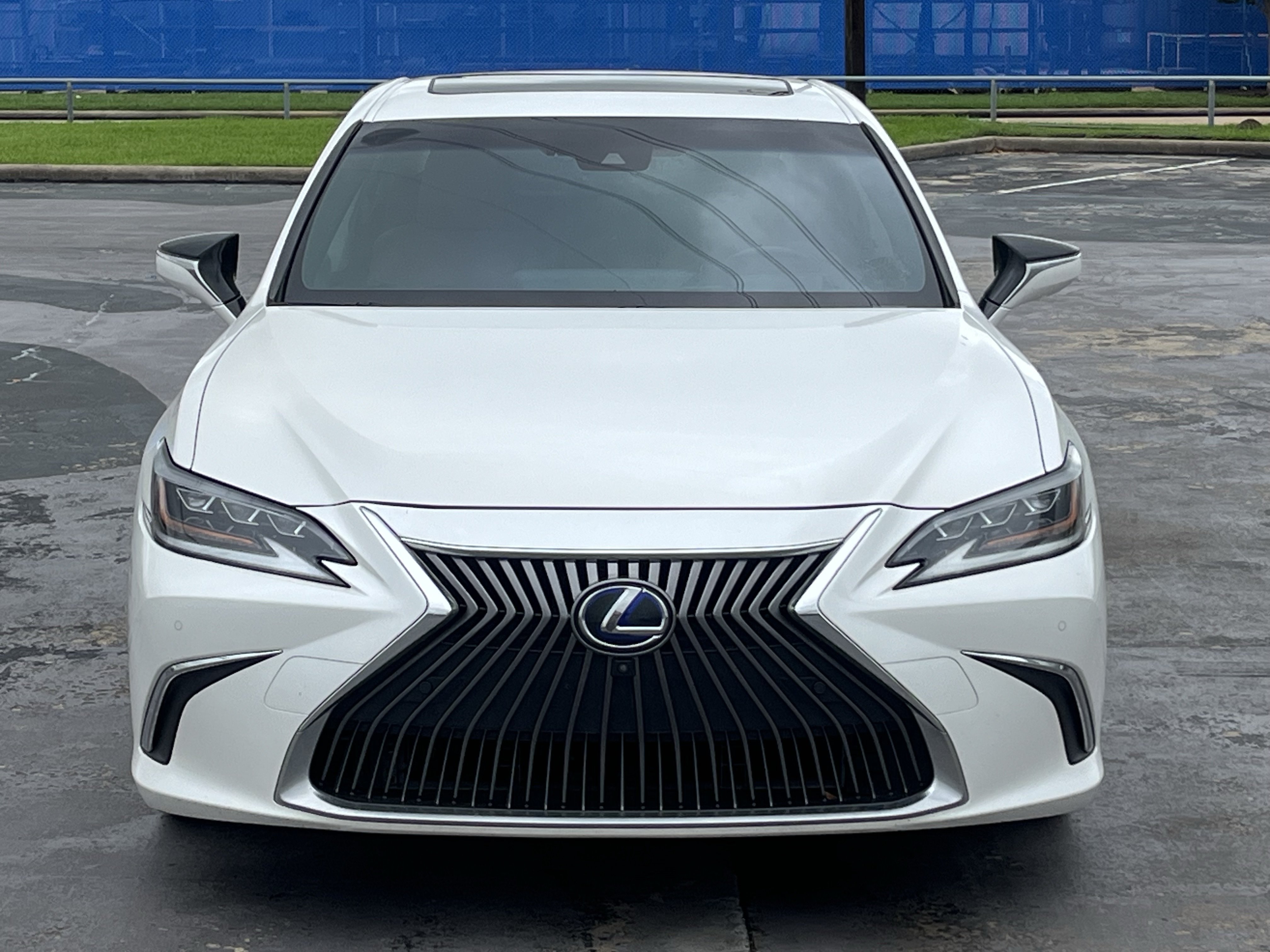 Used 2019 Lexus ES 300h Ultra Luxury w/ Accessory Package 2 FWD image 6