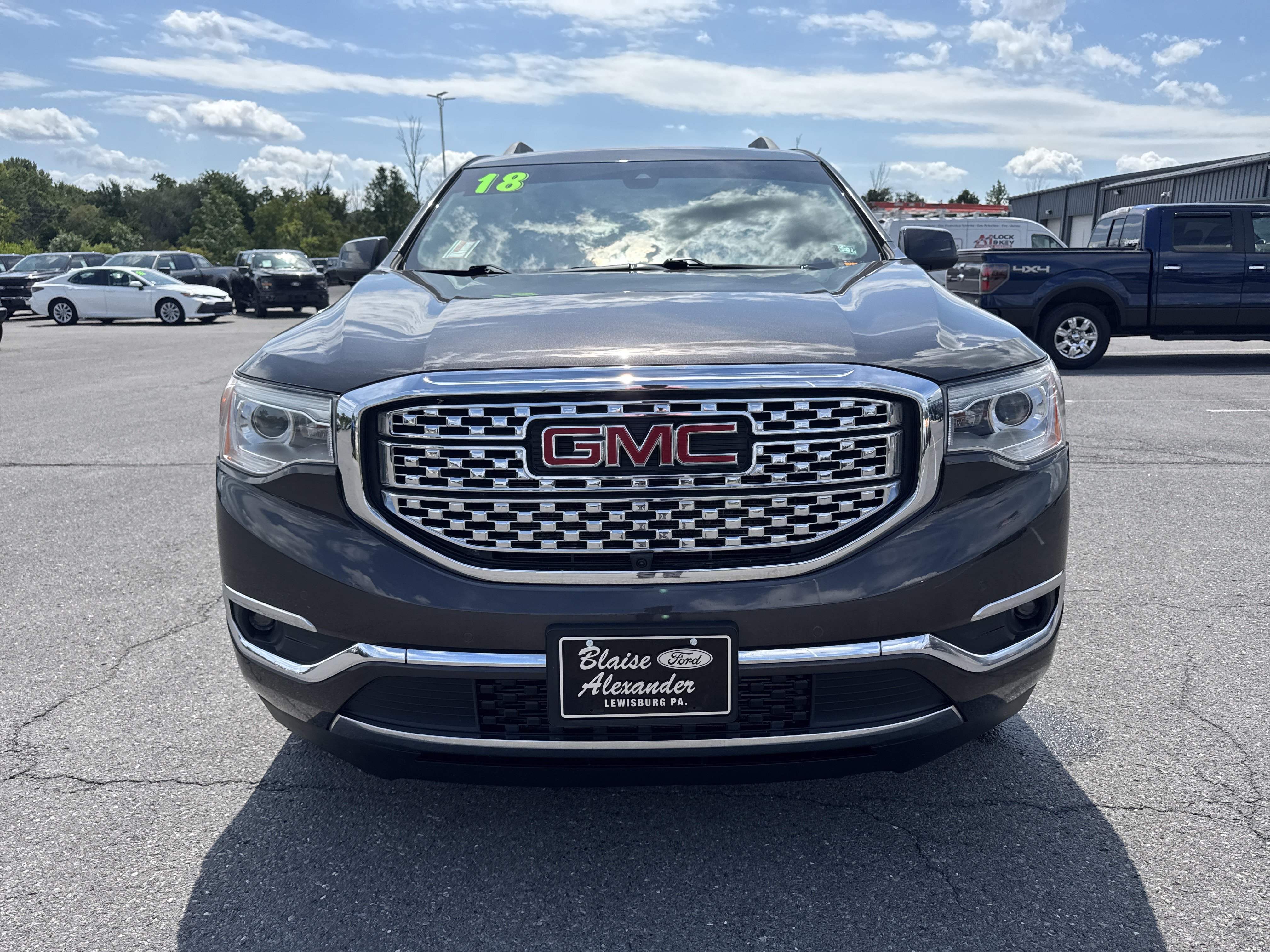 Used 2018 GMC Acadia Denali w/ Technology Package AWD/4WD image 9