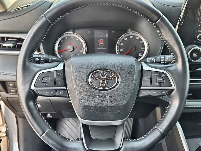 Used 2022 Toyota Highlander LE image 22