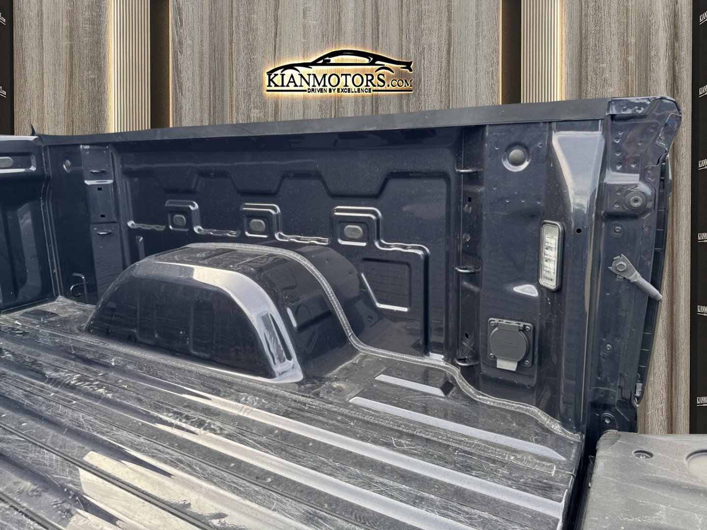 Used 2025 GMC Sierra 1500 SLT AWD/4WD image 30
