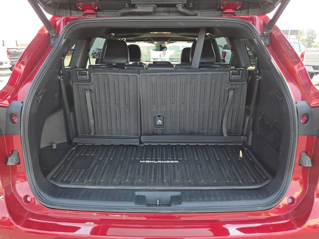 Used 2021 Toyota Highlander XSE AWD/4WD image 19