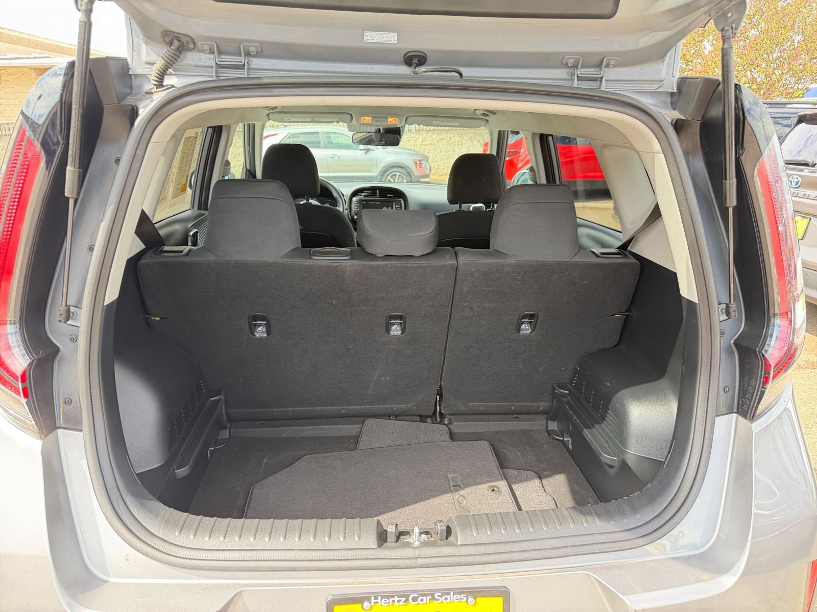 Used 2025 Kia Soul LX w/ LX Technology Package FWD image 28