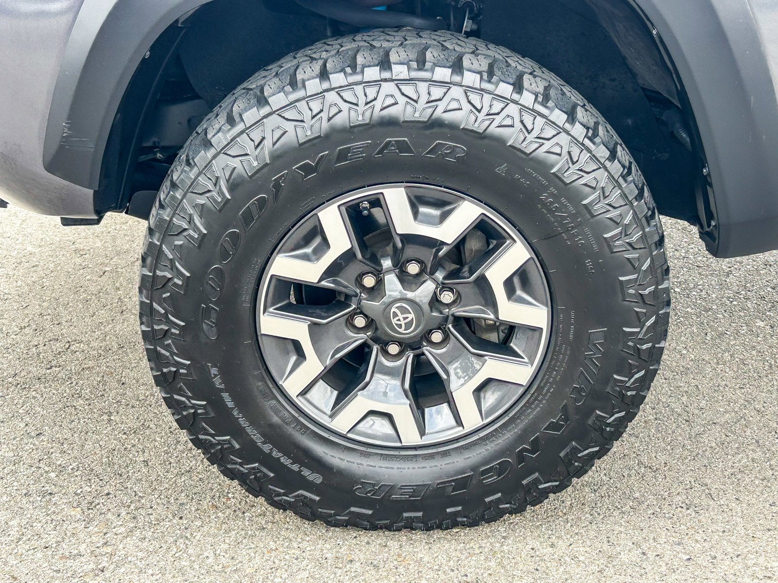 Used 2020 Toyota Tacoma TRD Off-Road w/ TRD Premium Off Road Package AWD/4WD image 10