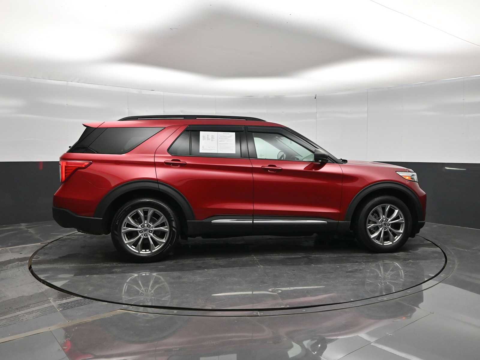 Used 2020 Ford Explorer XLT w/ Equipment Group 202A AWD/4WD image 9