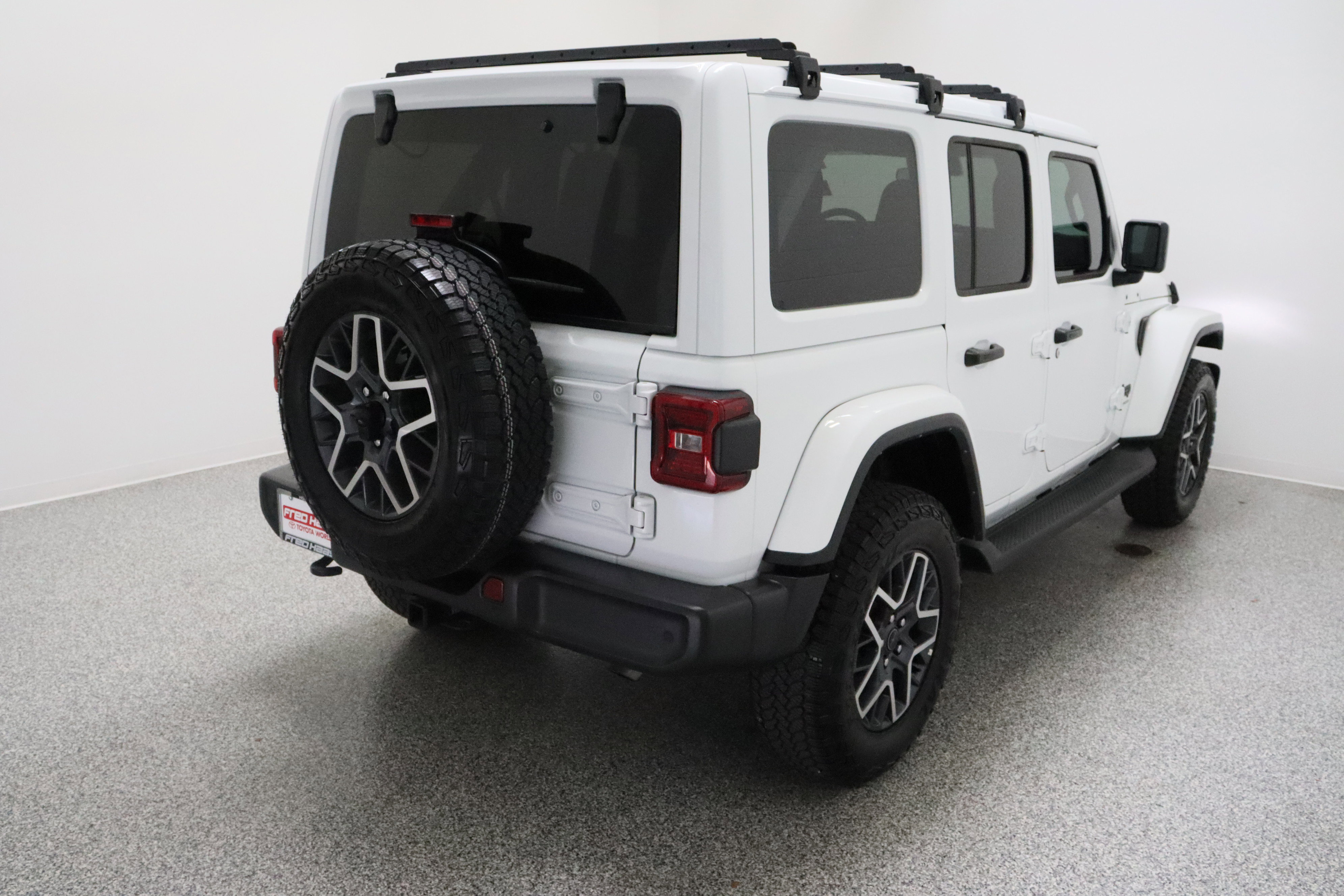 Used 2025 Jeep Wrangler Unlimited Sahara w/ Safety Group image 7