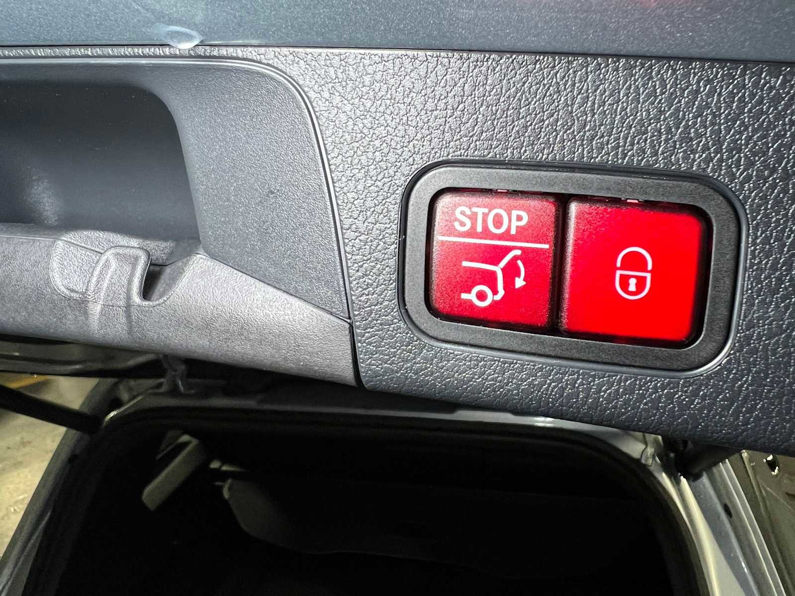 Certified 2025 Mercedes-Benz GLB 250 4MATIC image 17