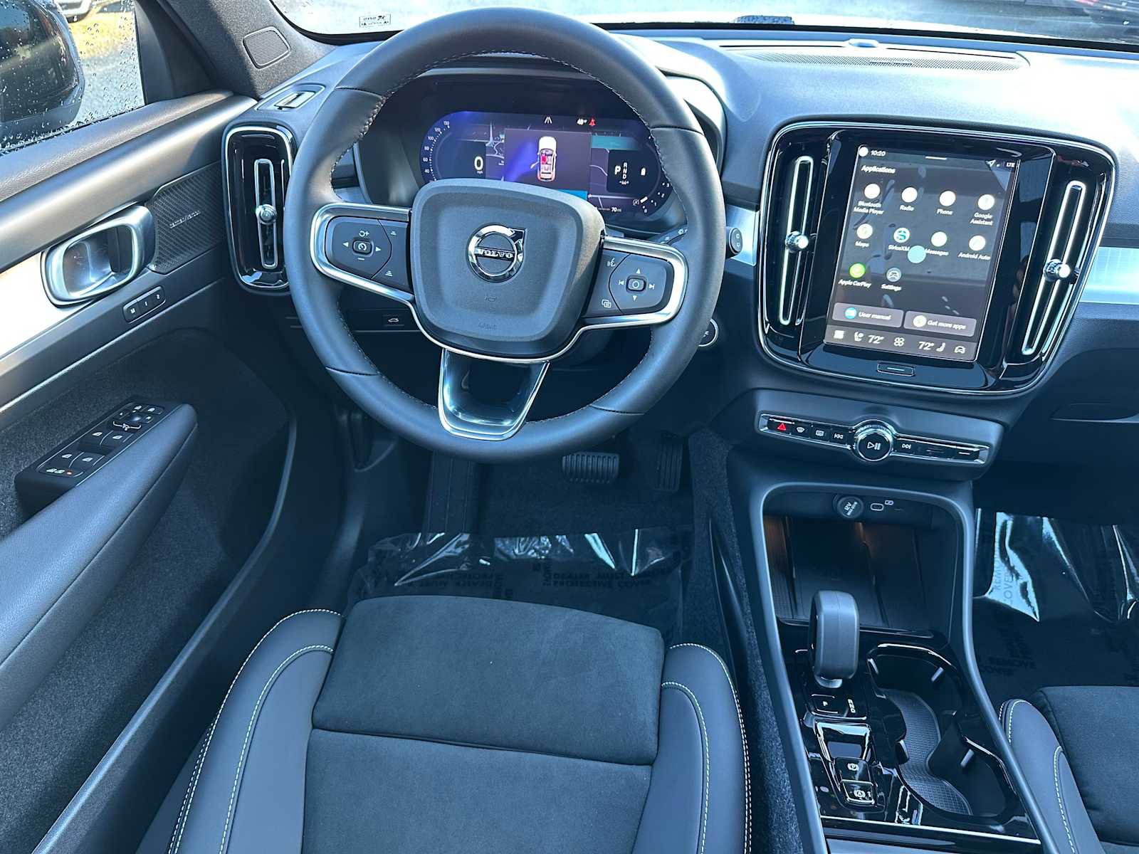 New 2026 Volvo XC40 B5 Ultra w/ Climate Package image 17