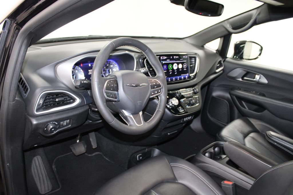 Used 2025 Chrysler Pacifica Select FWD image 22