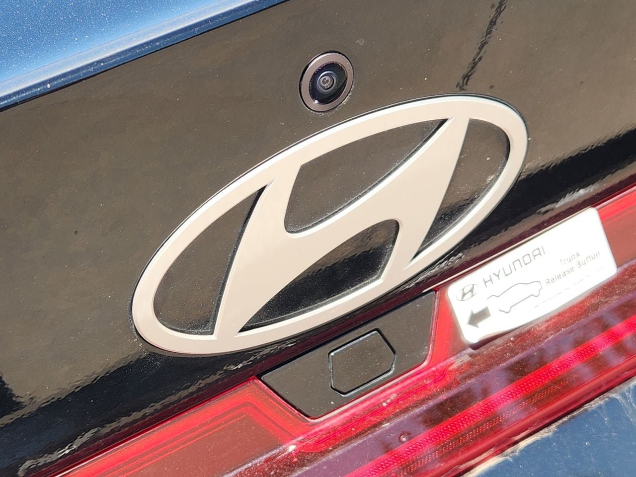 Certified 2024 Hyundai Elantra Blue FWD image 9