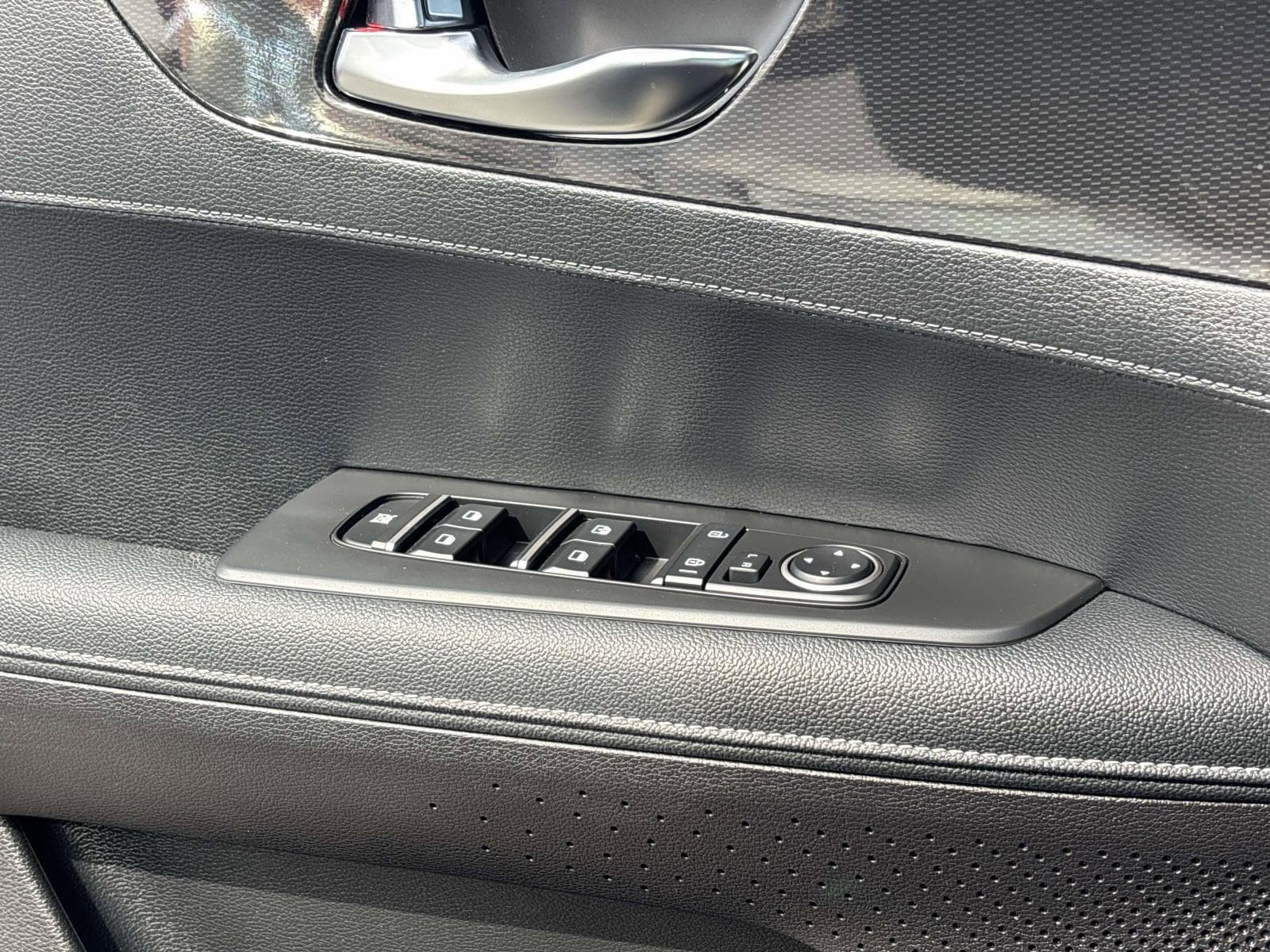 Used 2023 Kia Forte GT-Line w/ GT-Line Premium Package image 17
