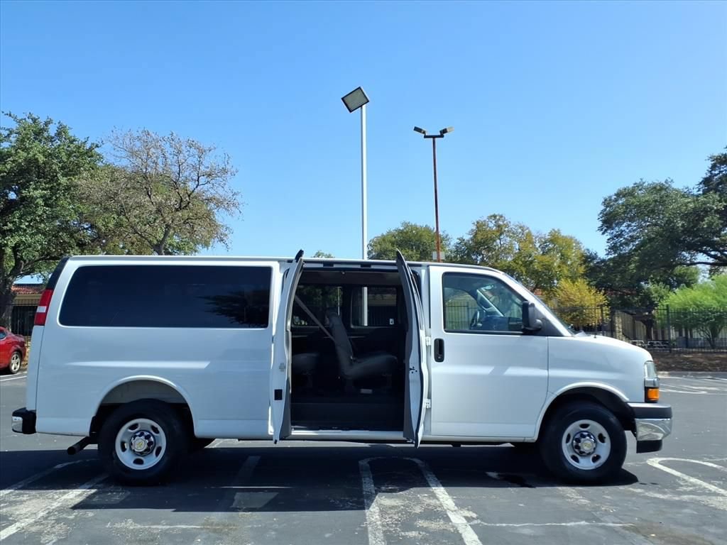Used 2025 Chevrolet Express 3500 LT w/ LT Preferred Equipment Group RWD image 23