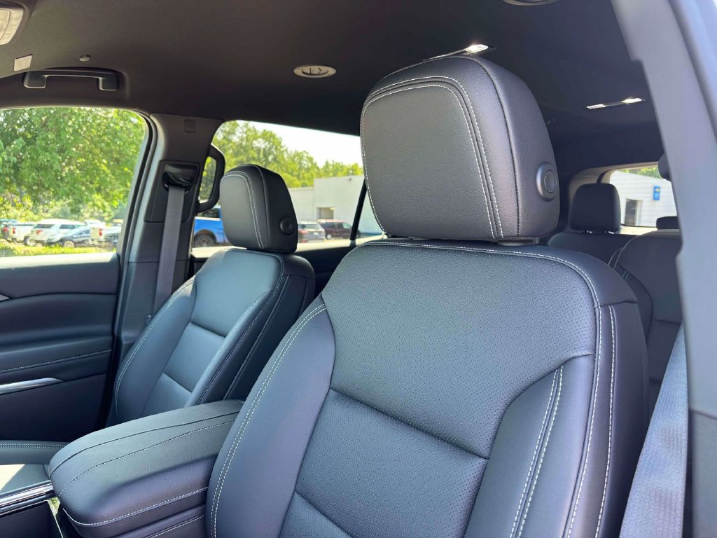New 2027 Chevrolet Traverse LT w/ Midnight/Sport Edition FWD image 5