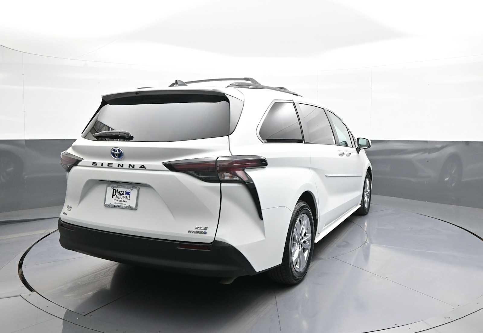 Used 2024 Toyota Sienna XLE w/ XLE Plus Package AWD/4WD image 6