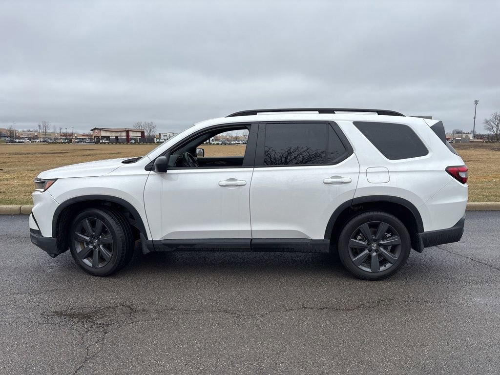 Used 2025 Honda Pilot Sport image 7