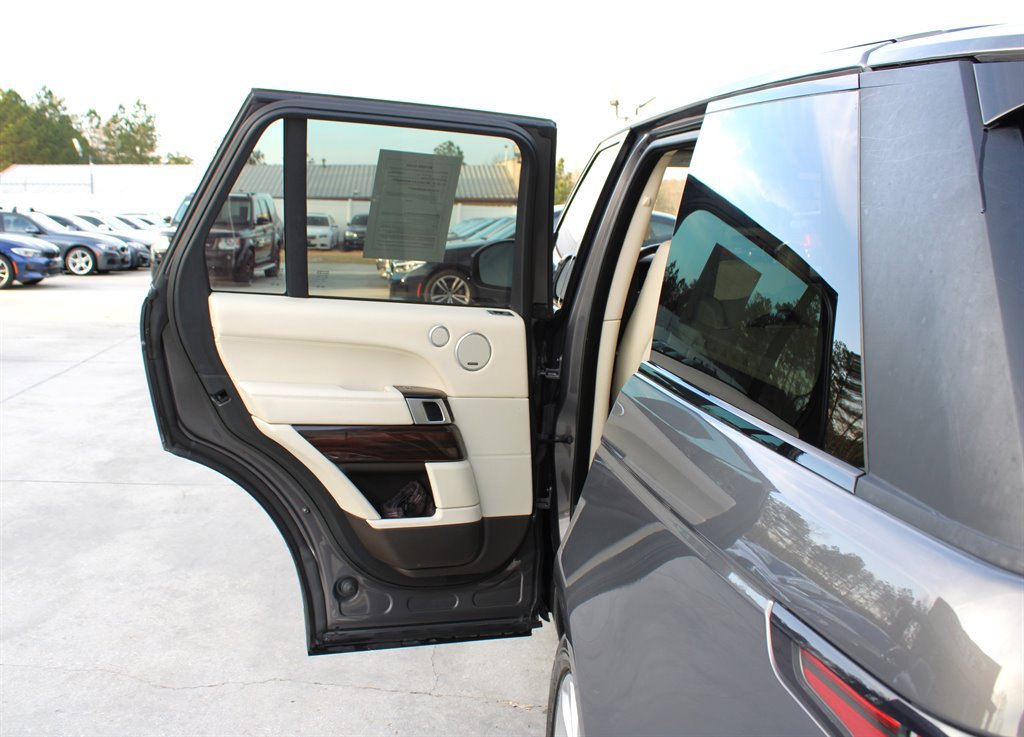 Used 2016 Land Rover Range Rover HSE image 44