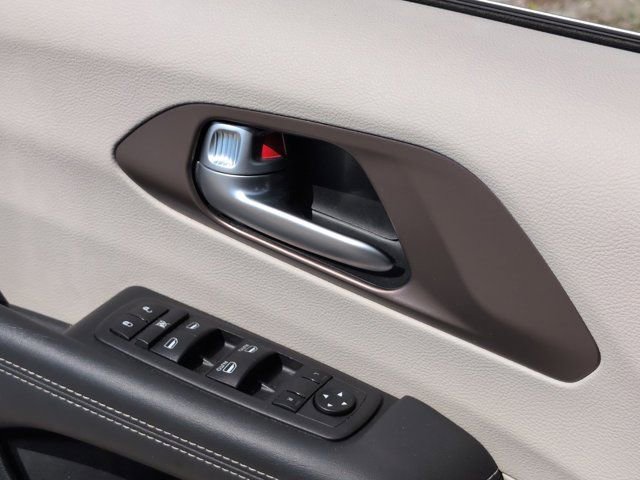 Used 2024 Chrysler Voyager LX image 13