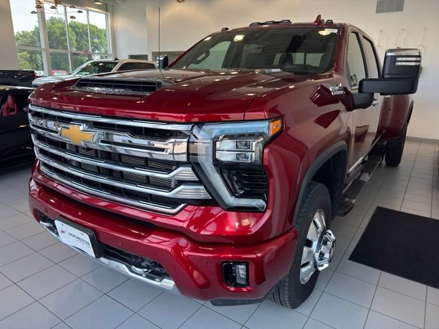 Used 2024 Chevrolet Silverado 3500 High Country w/ Technology Package AWD/4WD image 36