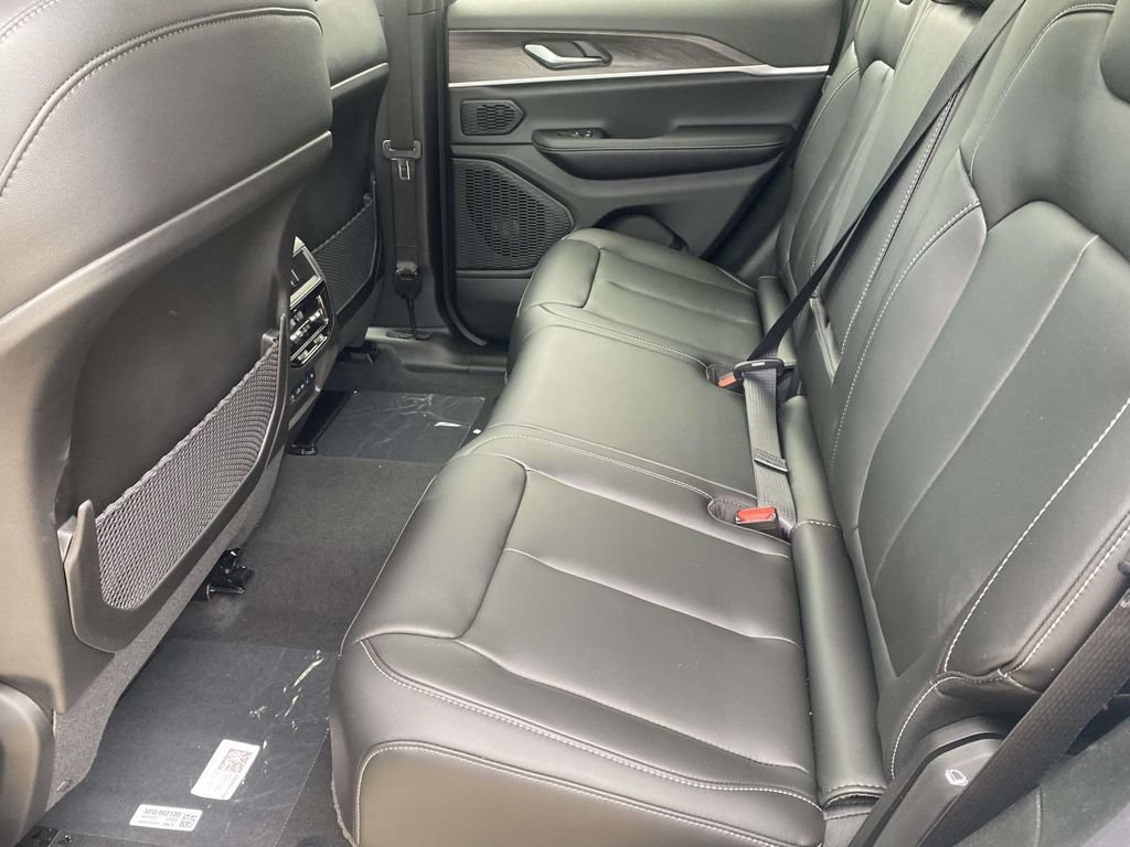 New 2026 Jeep Grand Cherokee Limited w/ Limited Altitude Package RWD image 10