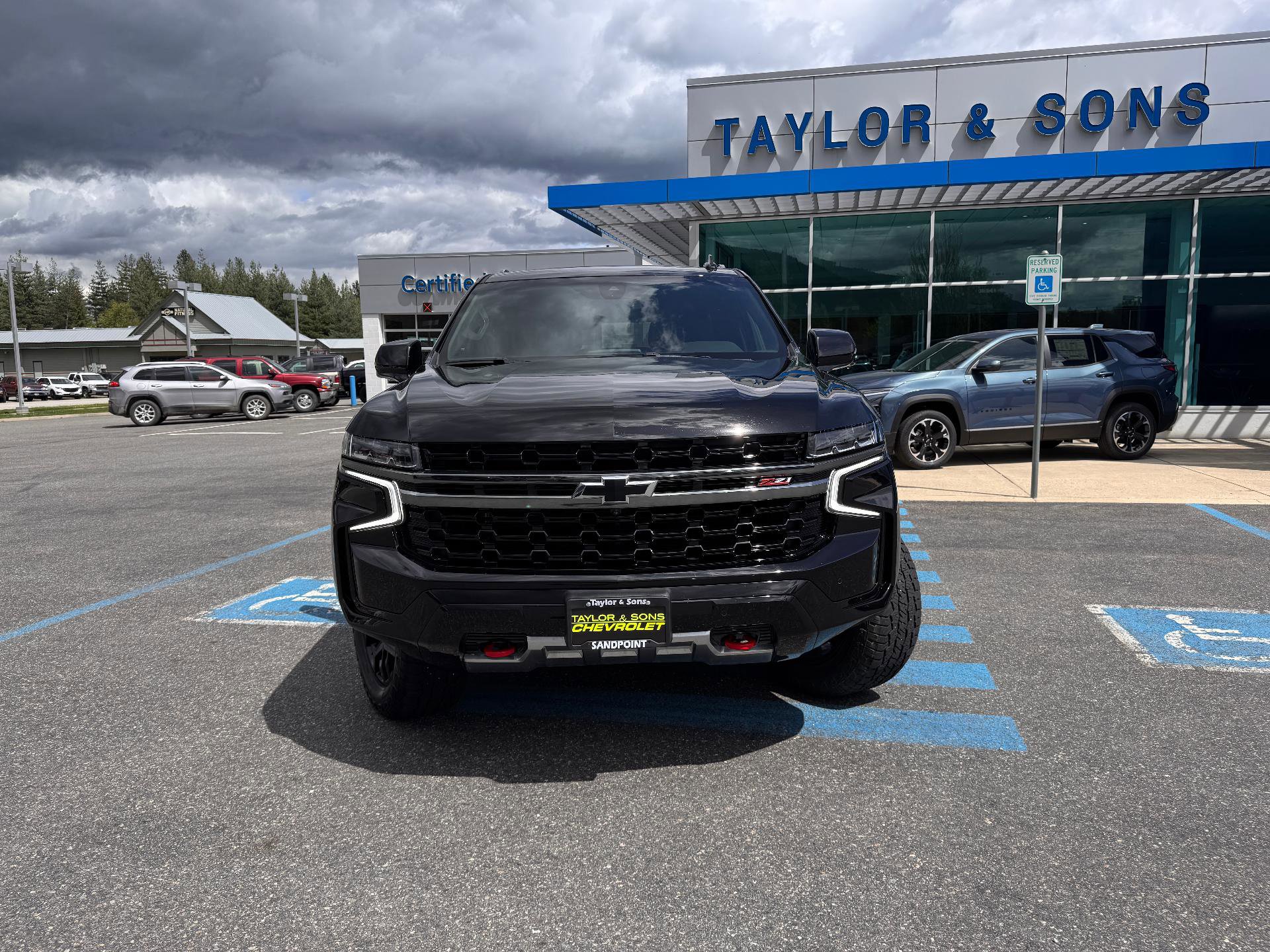 Used 2022 Chevrolet Tahoe Z71 w/ Z71 Off-Road Package AWD/4WD image 2
