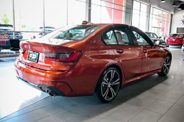 Used 2021 BMW 330i xDrive Sedan w/ M Sport Package AWD/4WD image 5