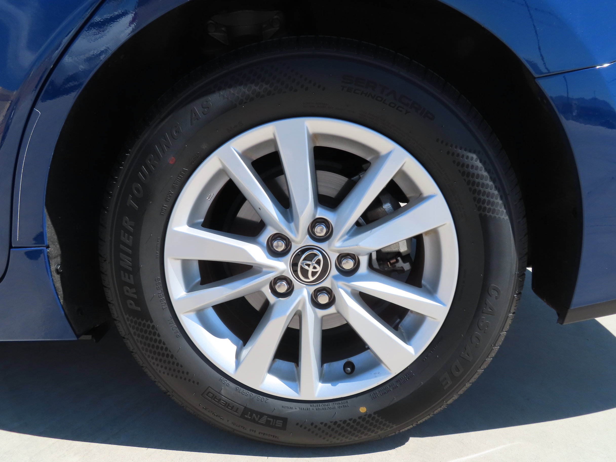 Used 2025 Toyota Camry LE FWD image 6