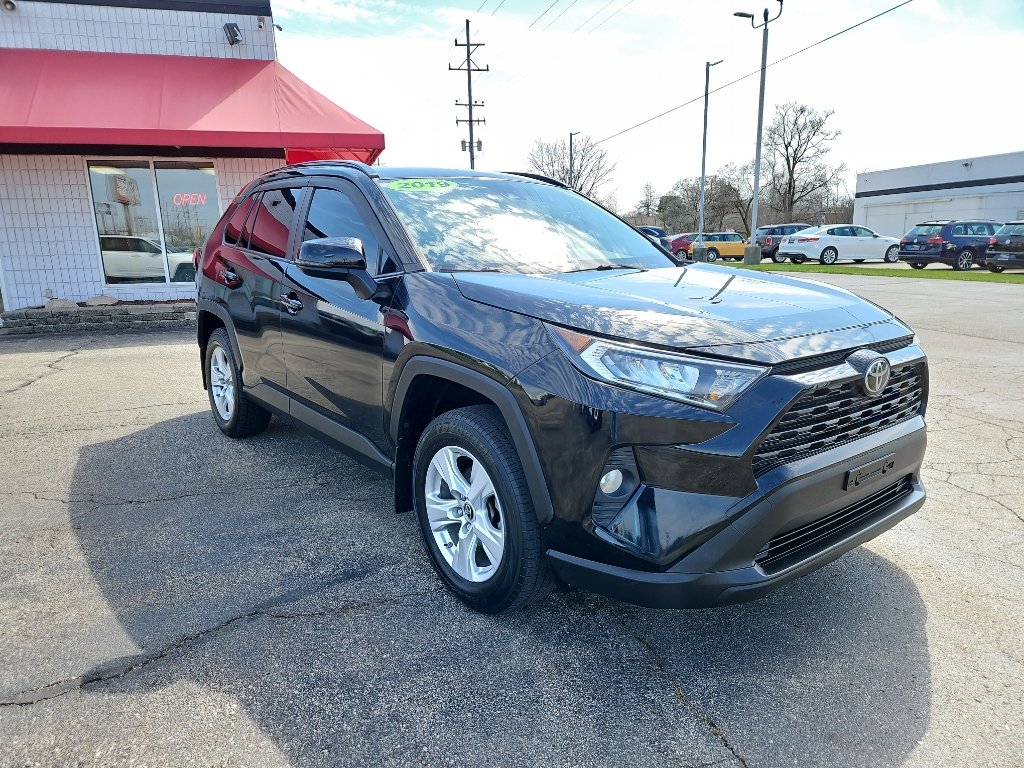 Used 2019 Toyota RAV4 XLE w/ Carpet Mat Package image 6