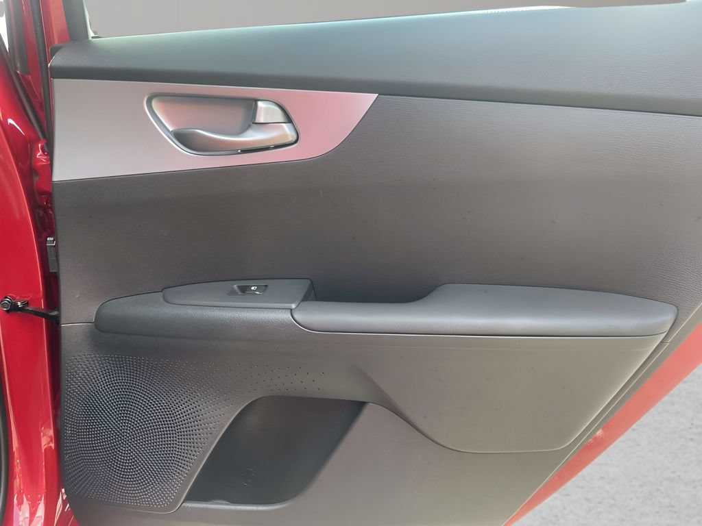 Used 2022 Kia Forte LXS FWD image 9