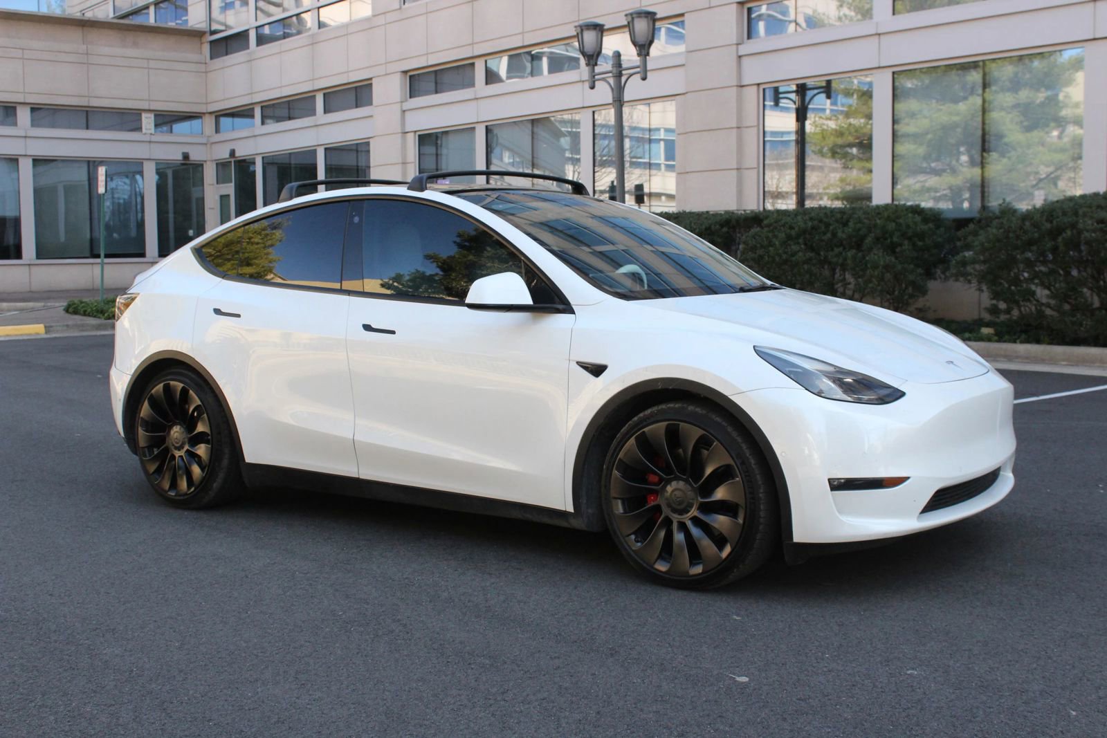 Used 2021 Tesla Model Y Performance AWD/4WD image 2
