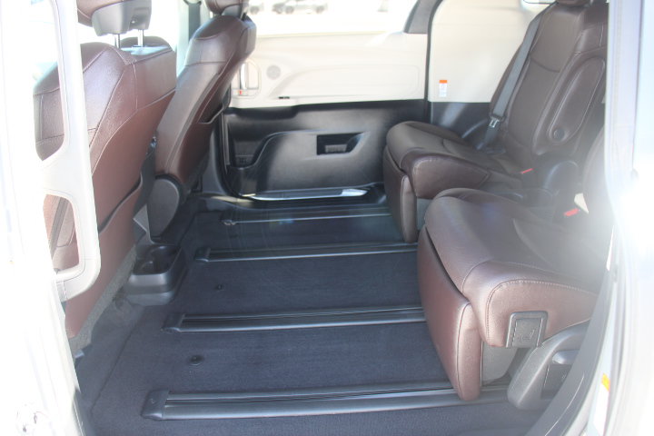 Certified 2024 Toyota Sienna Platinum FWD image 13