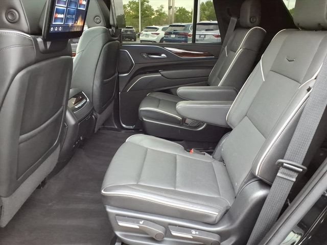 Used 2023 Cadillac Escalade Premium Luxury AWD/4WD image 7