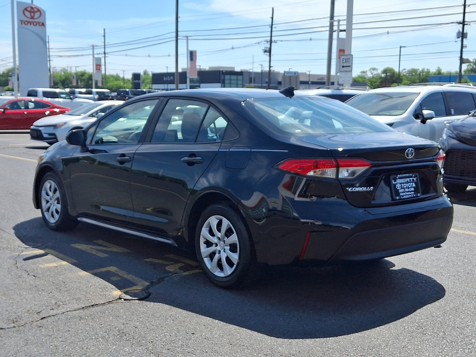 Used 2023 Toyota Corolla LE FWD image 4