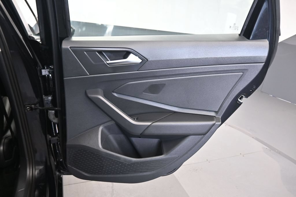 Used 2024 Volkswagen Jetta SE FWD image 32