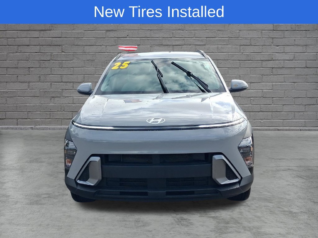 Used 2025 Hyundai Kona SEL AWD/4WD image 2