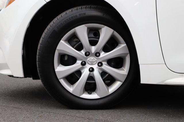 Used 2024 Toyota Corolla LE image 2