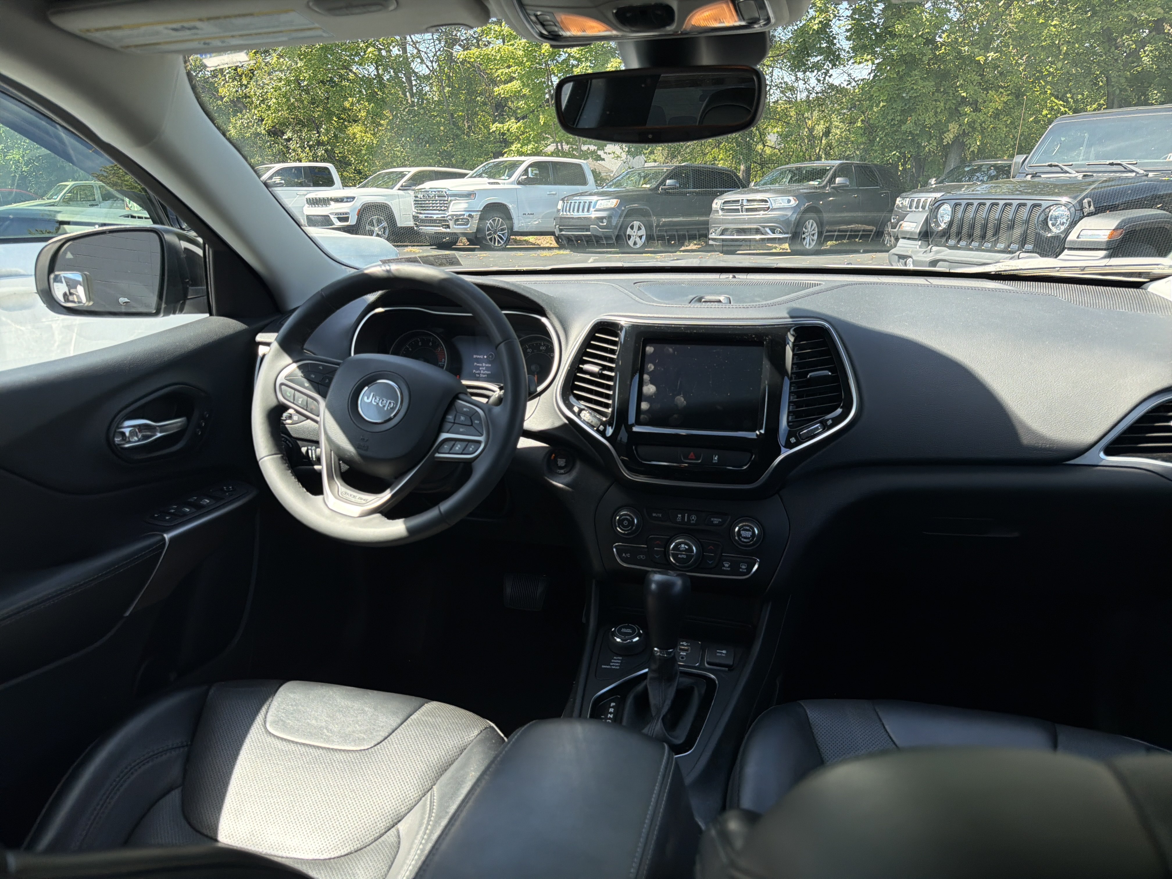 Used 2022 Jeep Cherokee Limited AWD/4WD image 11