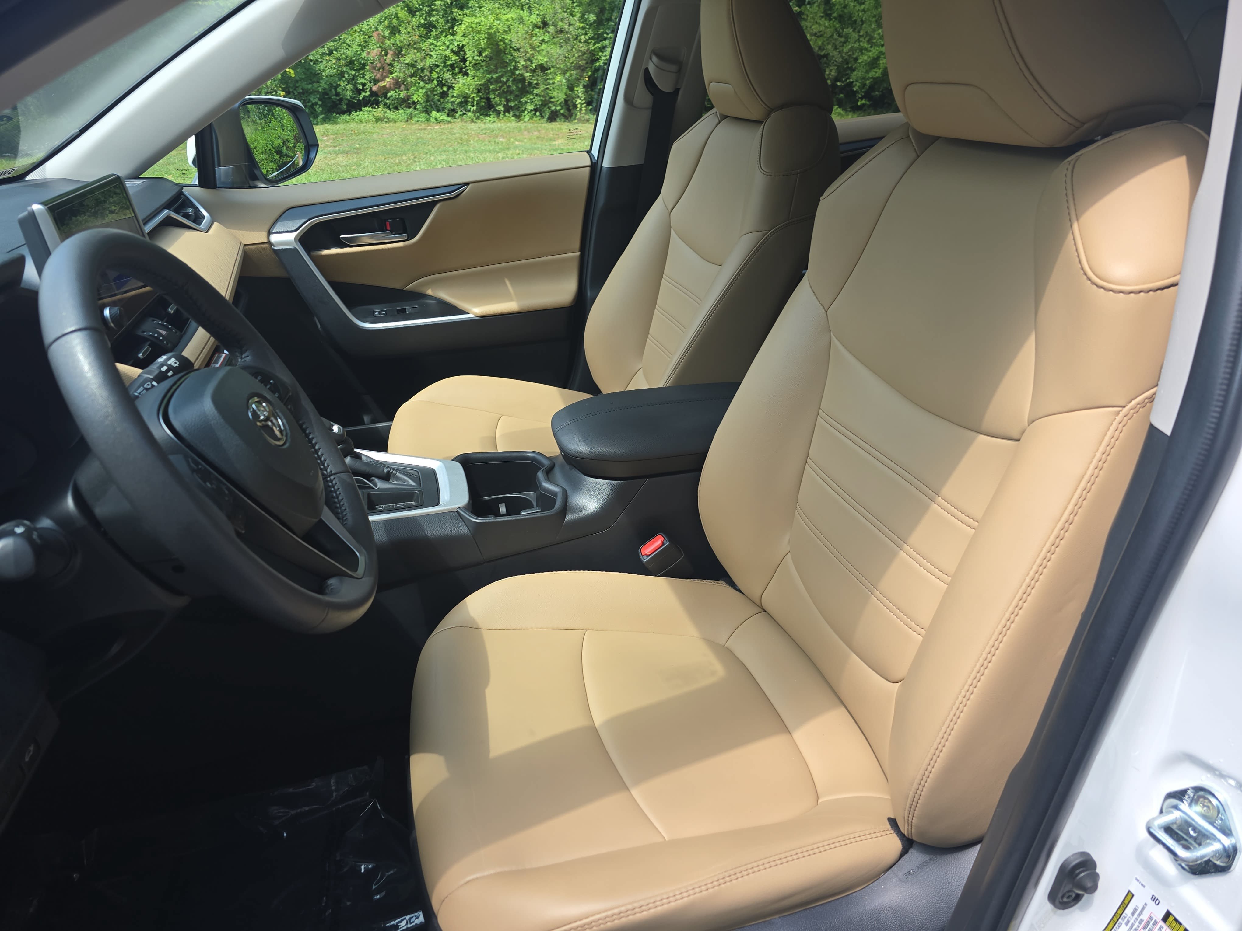 Used 2025 Toyota RAV4 XLE Premium FWD image 16