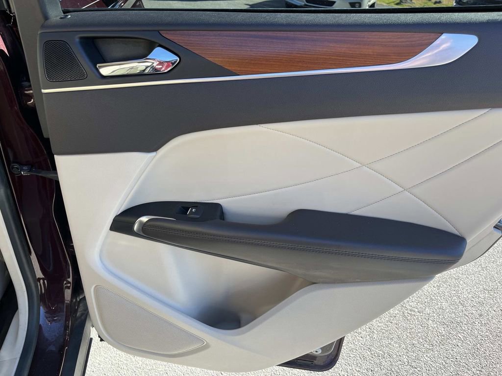 Used 2019 Lincoln MKC Select w/ Select Plus Package image 19